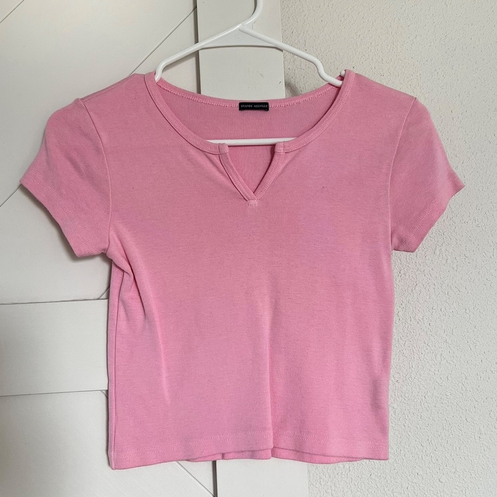 Bright pink v tshirt brandy melville like new condition